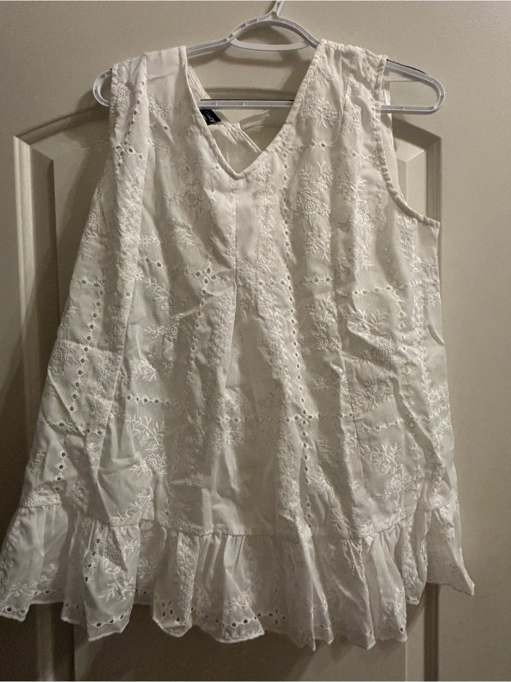 Women's White Eyelet V-Neck Sleeveless Ruffle-Hem Top